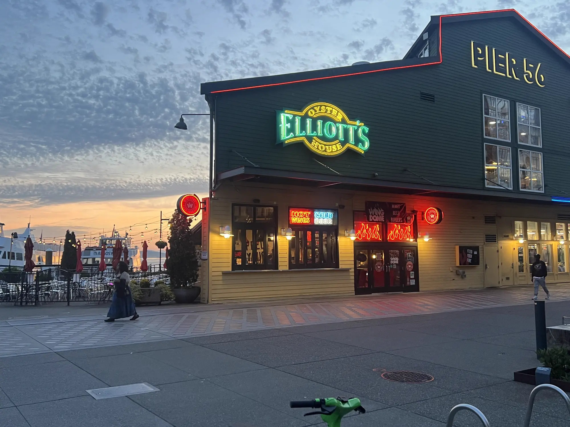 Elliott's Oyster House at Pier 56 — waterfront seafood and oyster bar