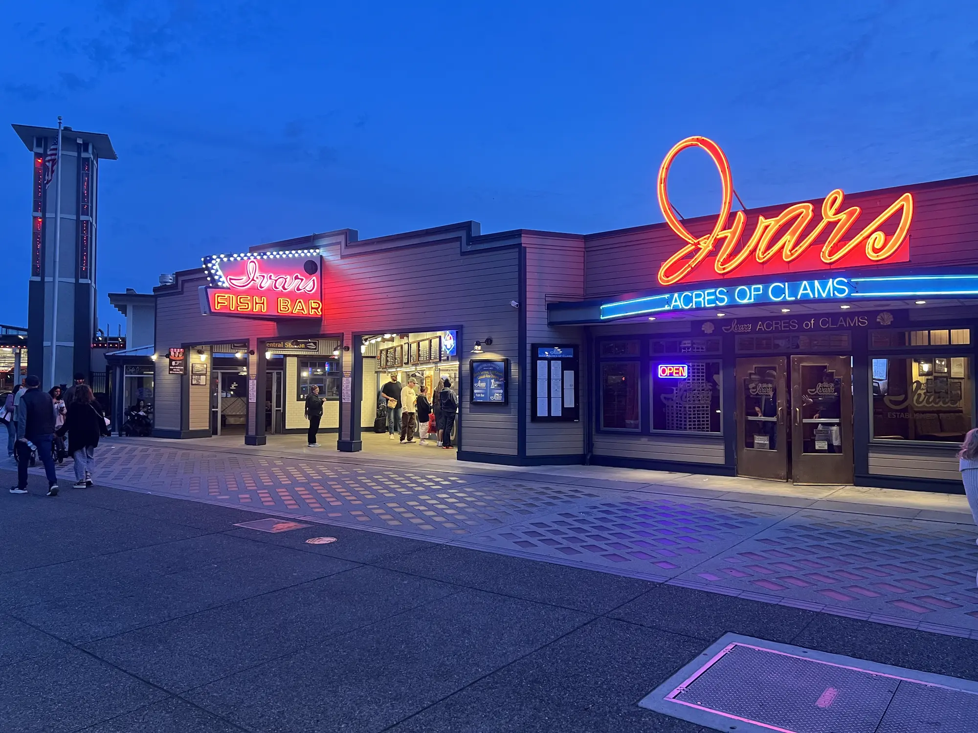 Ivar's Acres of Clams at Pier 54 — Seattle waterfront institution since 1938
