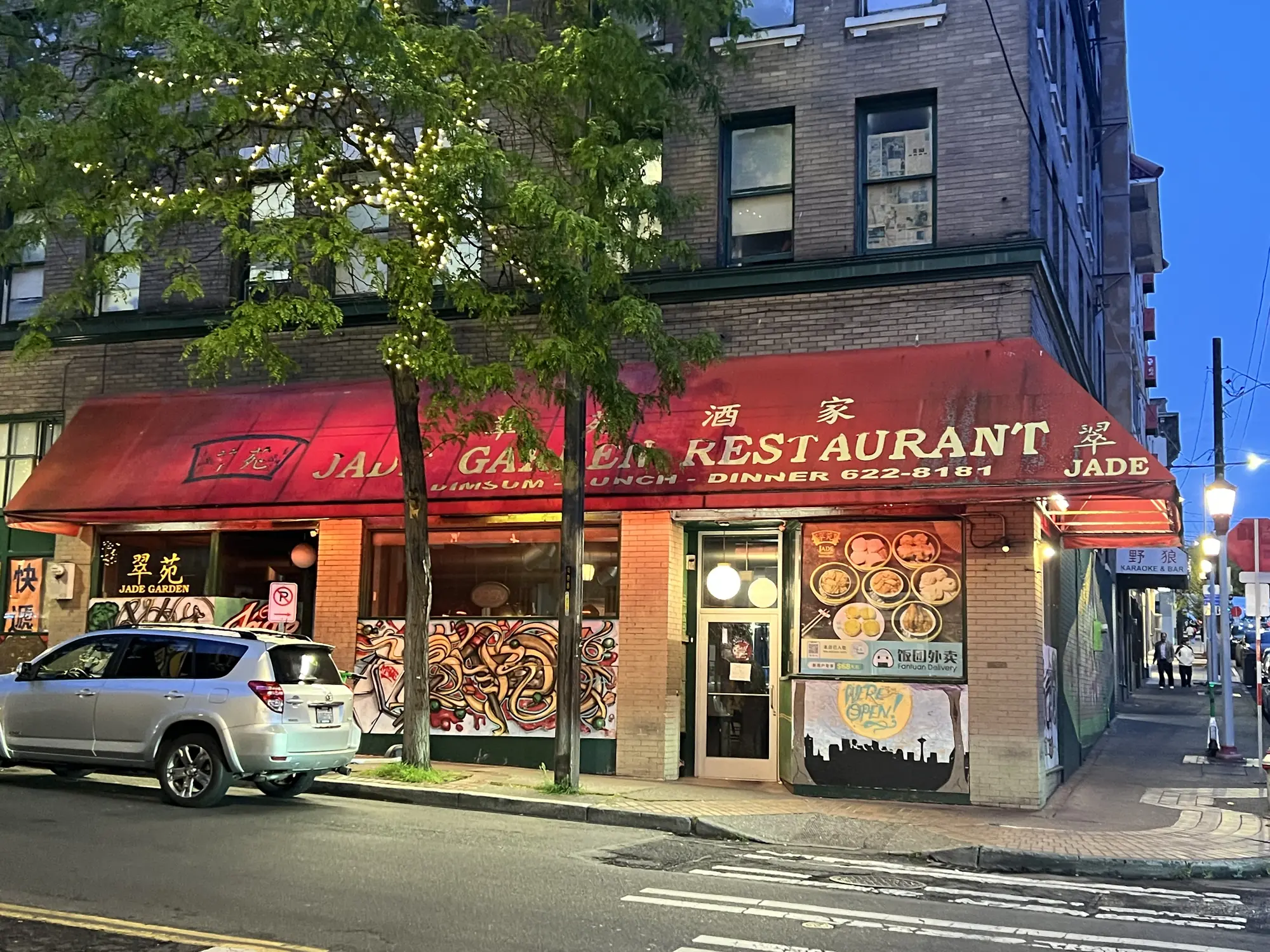 Jade Garden at 424 7th Ave S — the standing CID dim sum cart-service room